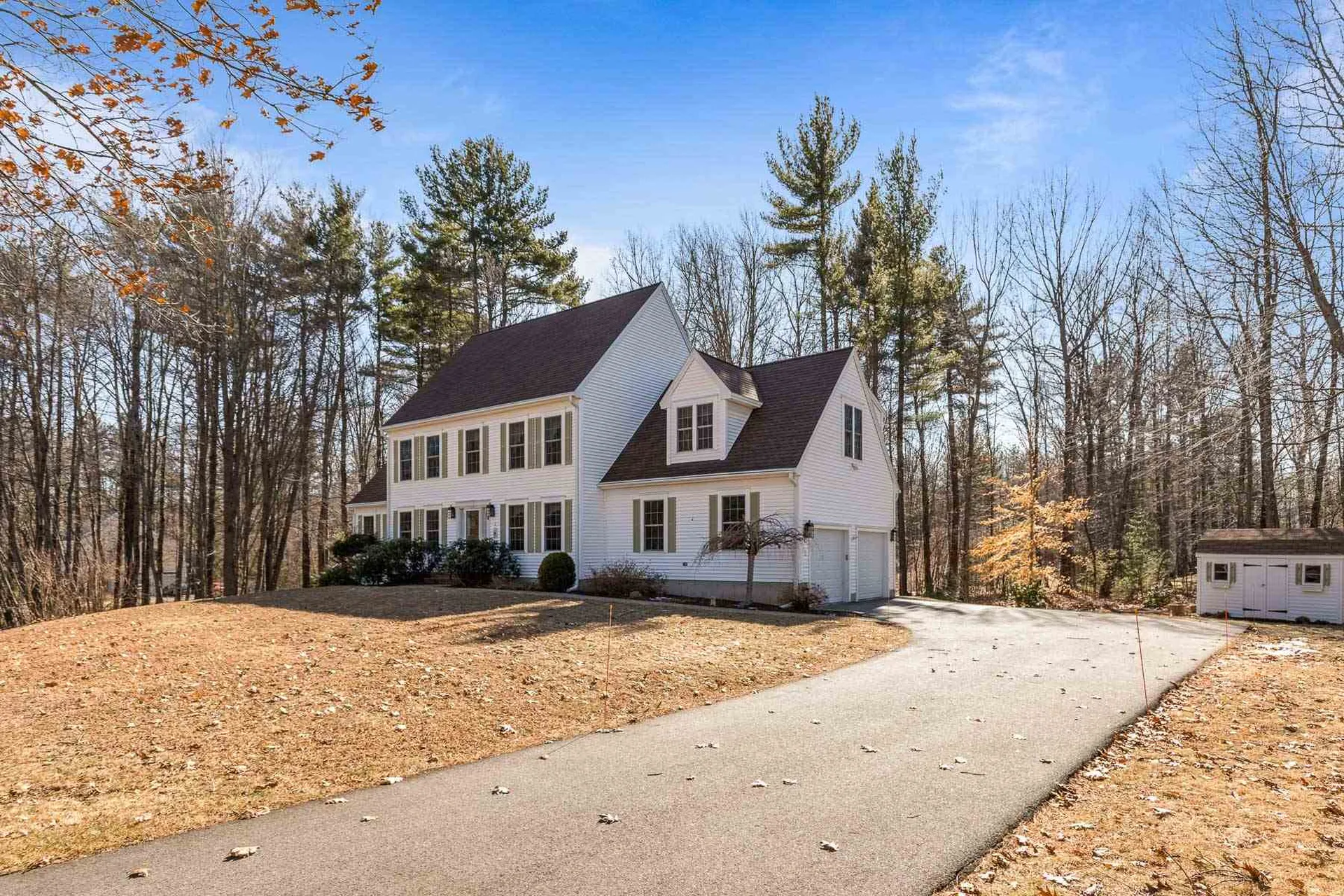 8 Wiggin Way Stratham NH 03885