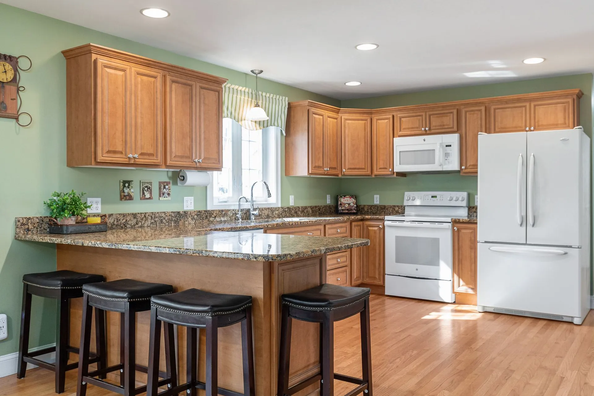 8 Wiggin Way Stratham NH 03885