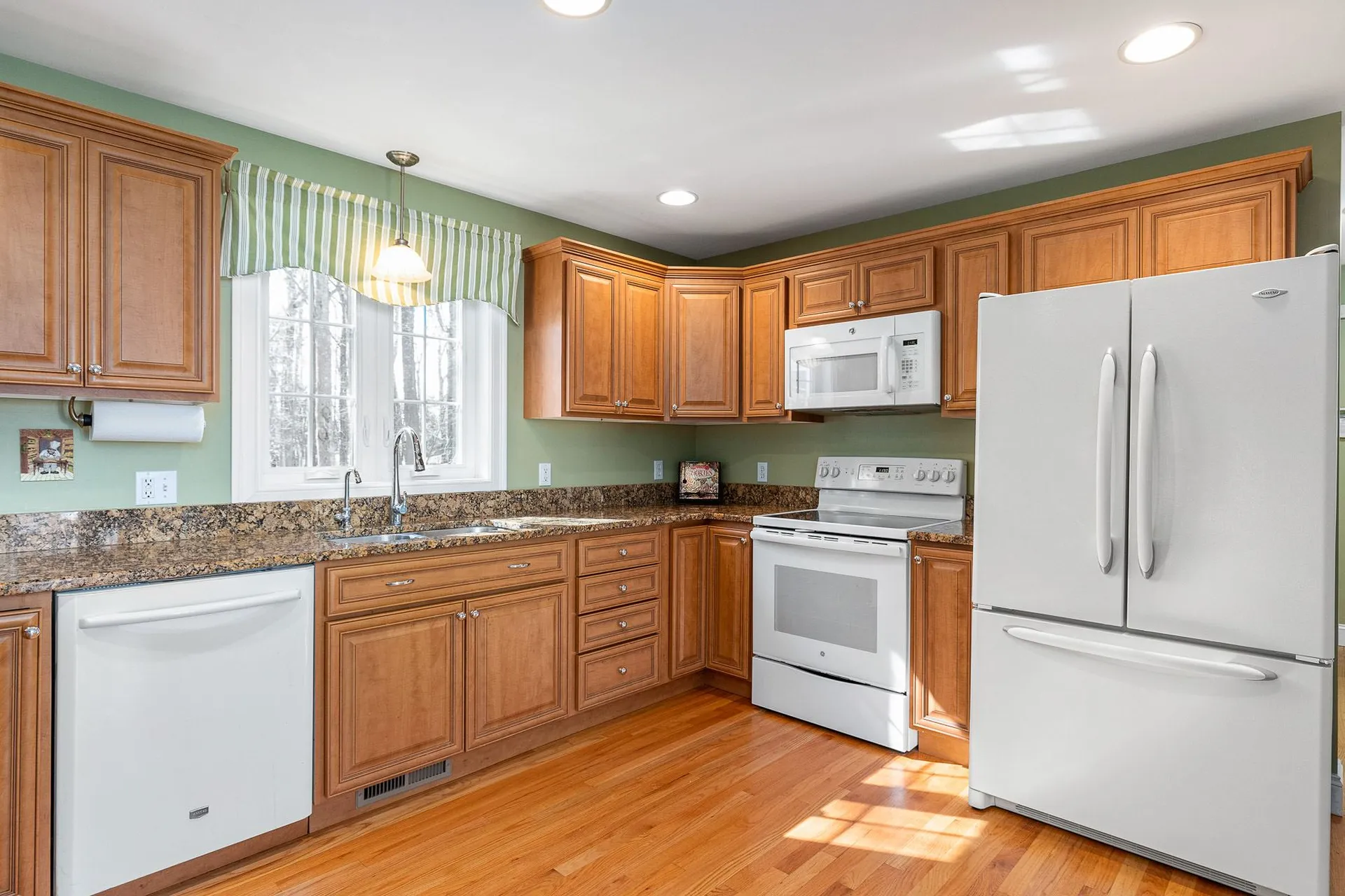 8 Wiggin Way Stratham NH 03885
