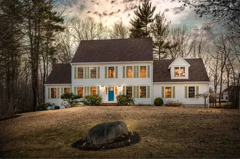 8 Wiggin Way Stratham NH 03885