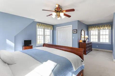 8 Wiggin Way Stratham NH 03885