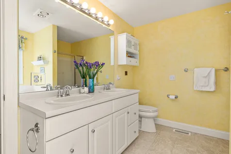 8 Wiggin Way Stratham NH 03885