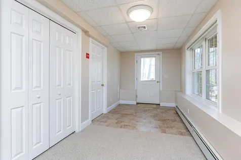 8 Wiggin Way Stratham NH 03885