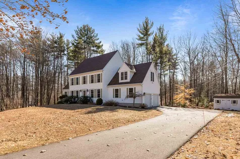 8 Wiggin Way Stratham NH 03885