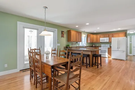 8 Wiggin Way Stratham NH 03885