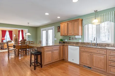 8 Wiggin Way Stratham NH 03885