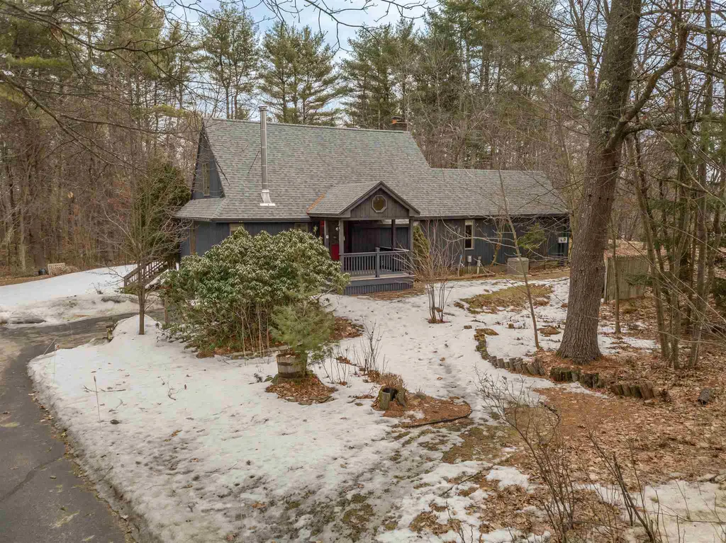 52 Moharimet Drive Madbury NH 03823