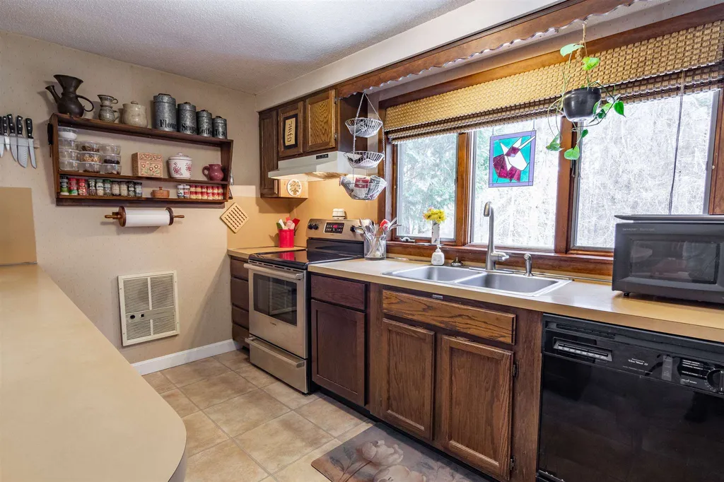 52 Moharimet Drive Madbury NH 03823