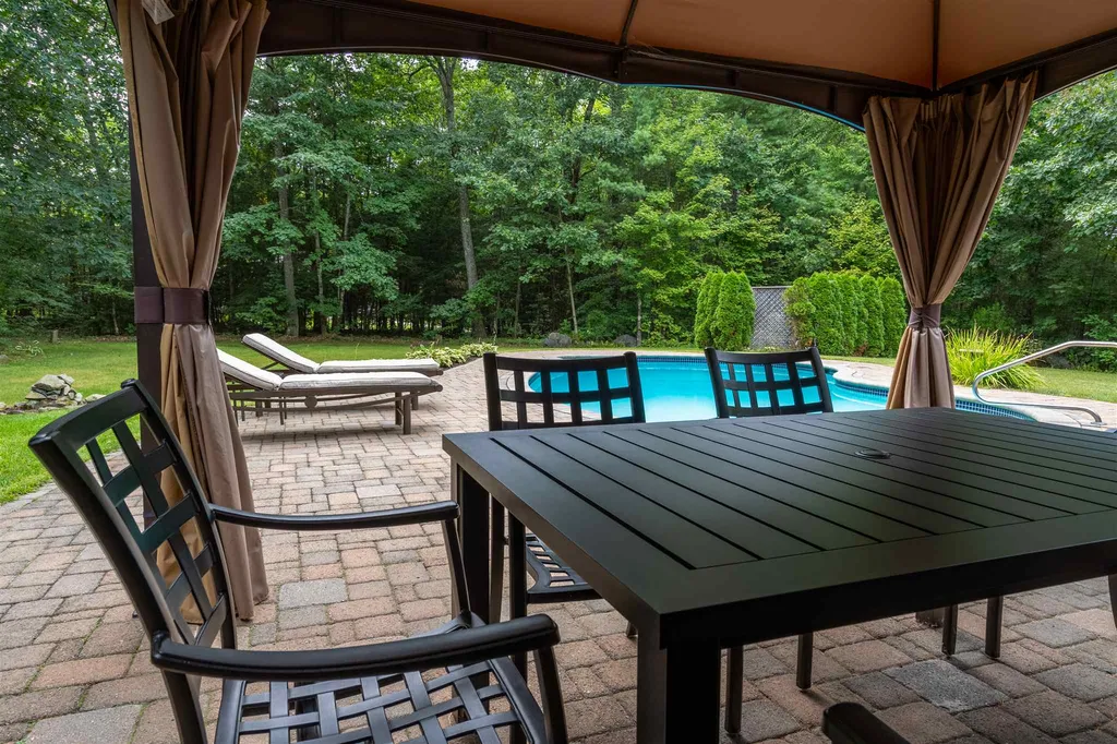 55 Freshet Road Madbury NH 03823