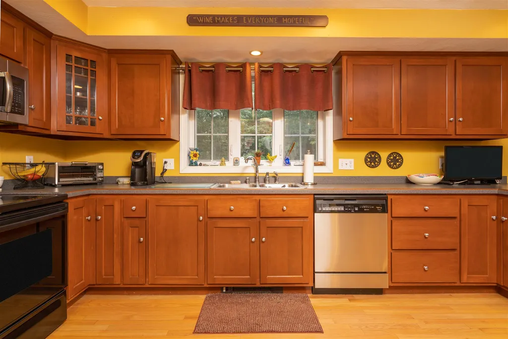 55 Freshet Road Madbury NH 03823