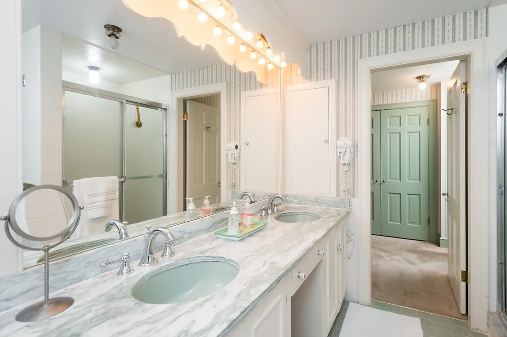15 Laurel Lane Durham NH 03824