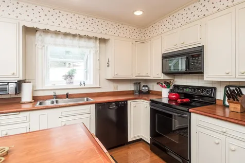 15 Laurel Lane Durham NH 03824