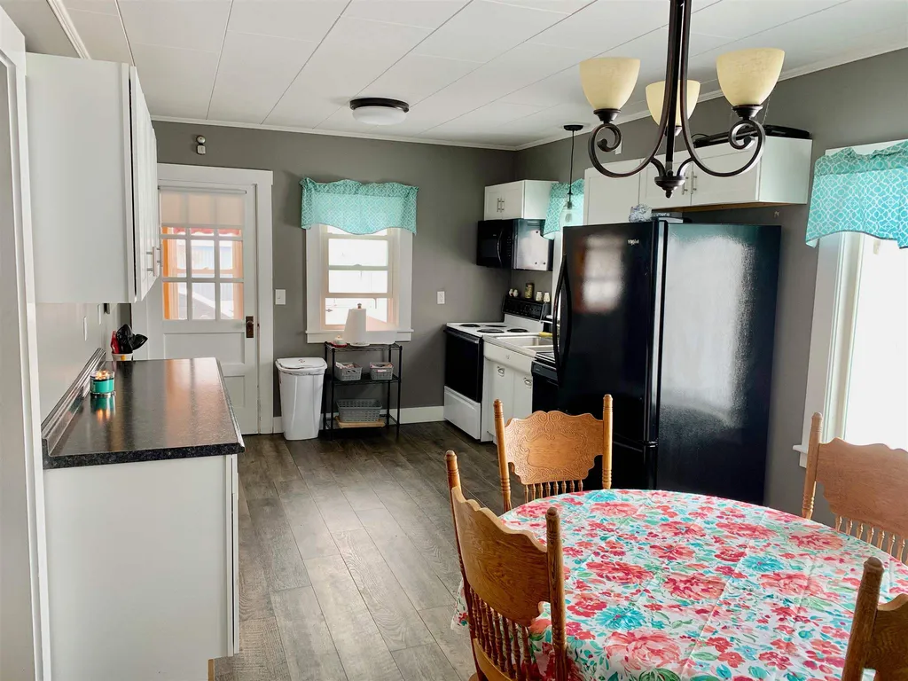 23 Nh Route 145 Colebrook NH 03576