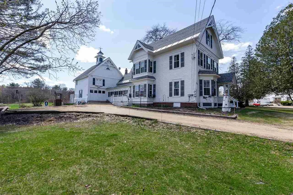 40 Parade Circle Barnstead NH 03218
