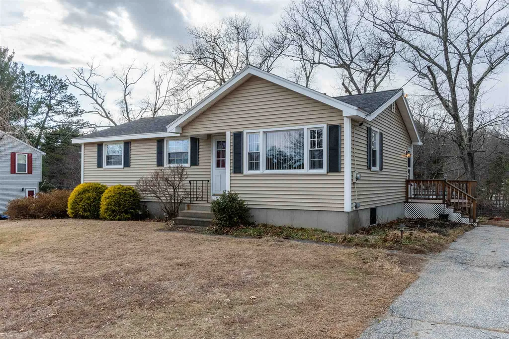 34 Langholm Drive Nashua NH 03062
