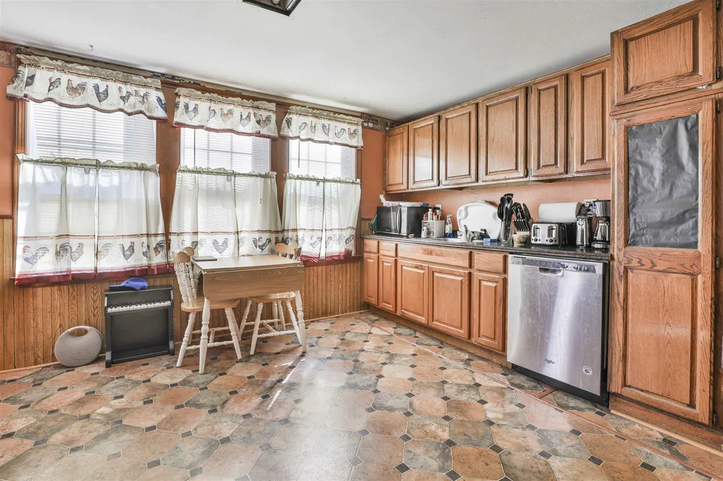98 Pine Street Nashua NH 03060