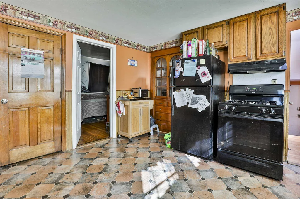 98 Pine Street Nashua NH 03060