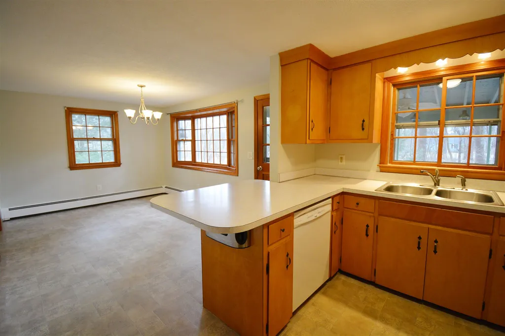 42 Rockrimmon Road Kingston NH 03848