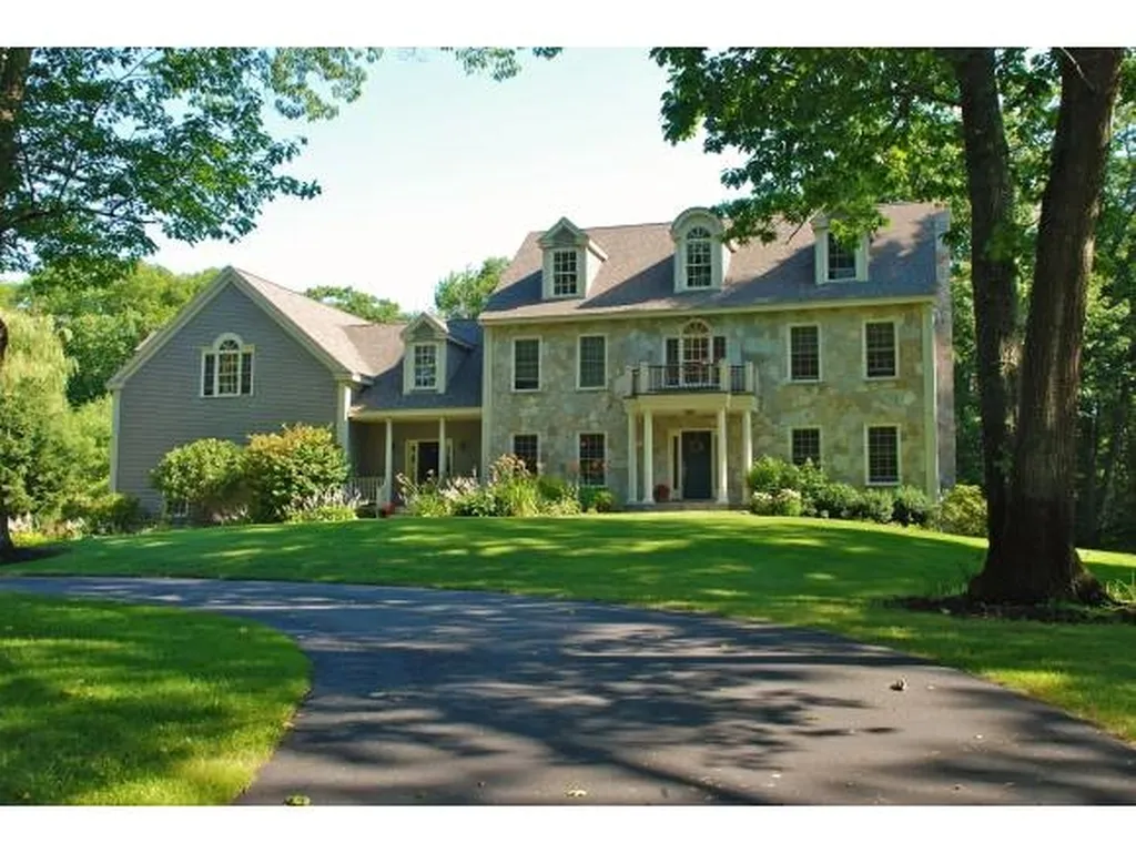 29 Chapel Road North Hampton NH 03862