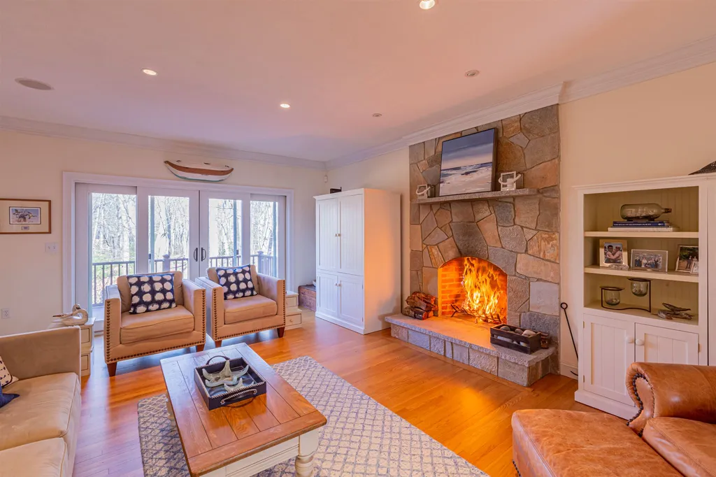 29 Chapel Road North Hampton NH 03862