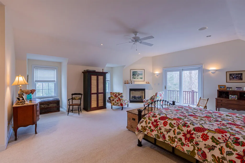 29 Chapel Road North Hampton NH 03862