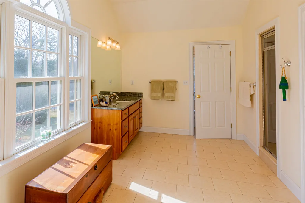 29 Chapel Road North Hampton NH 03862