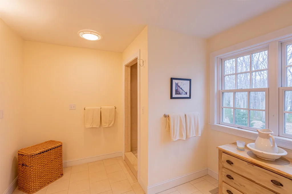 29 Chapel Road North Hampton NH 03862