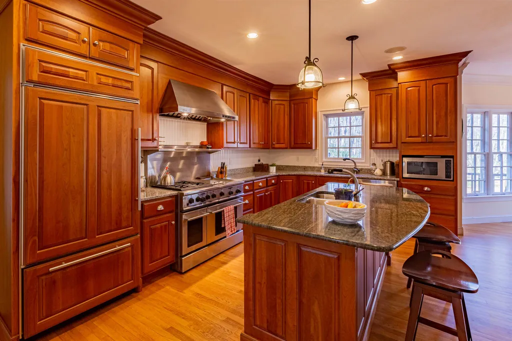 29 Chapel Road North Hampton NH 03862