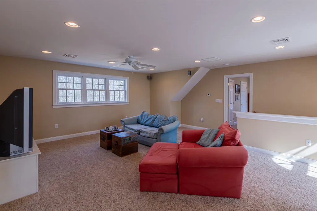 29 Chapel Road North Hampton NH 03862