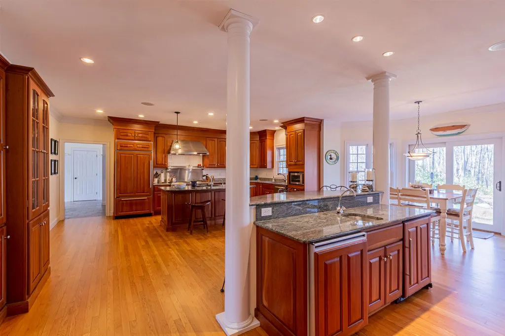 29 Chapel Road North Hampton NH 03862