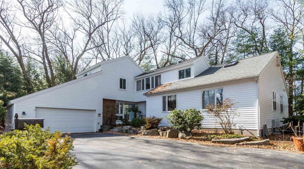 8 Beverlee Drive Nashua NH 03064