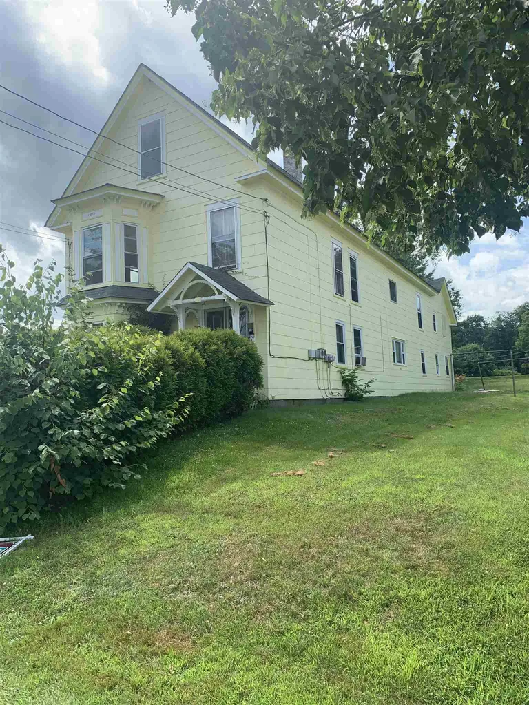 15 Crescent Street Pittsfield NH 03263