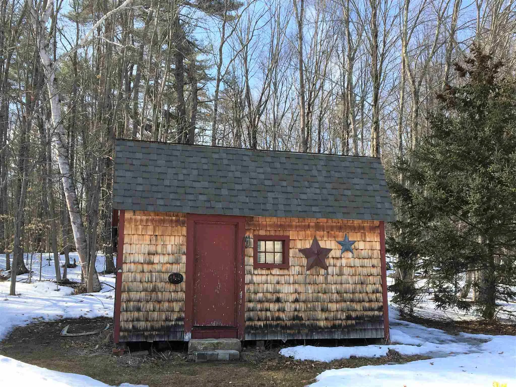 143 Thunder Road Franklin NH 03235