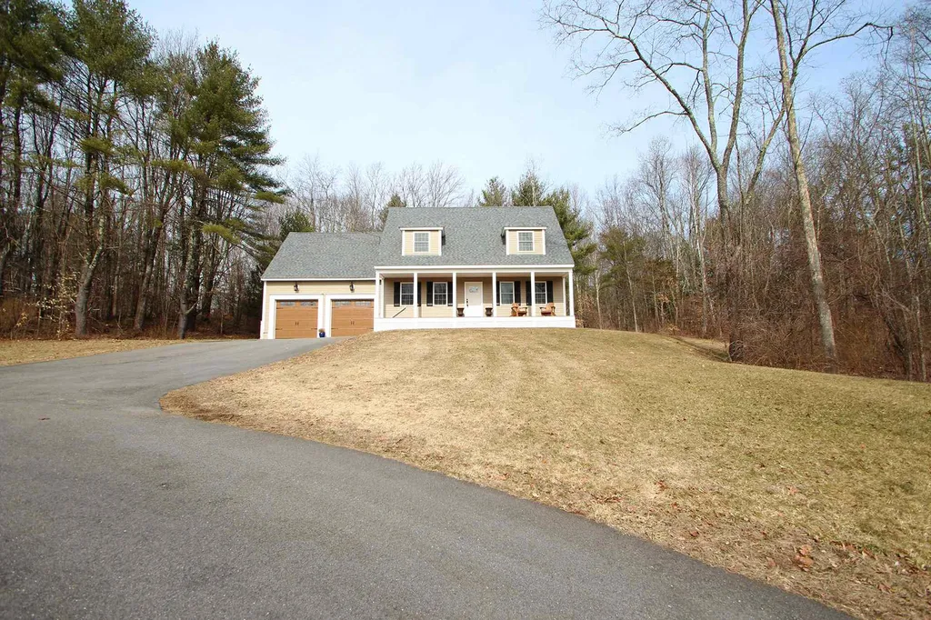 77 Mast Road Lee NH 03861