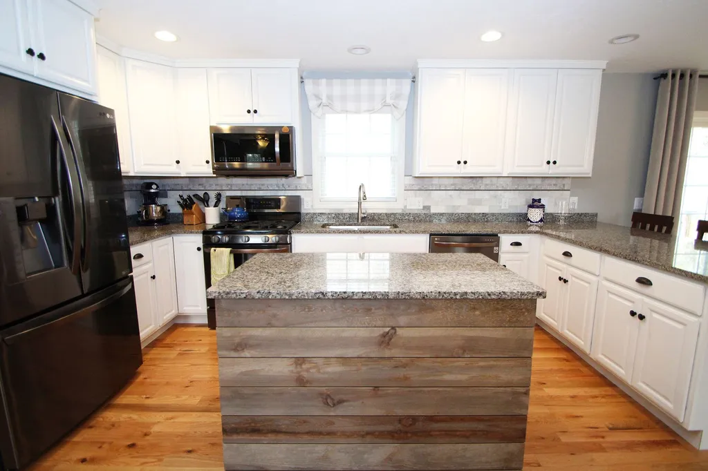 77 Mast Road Lee NH 03861