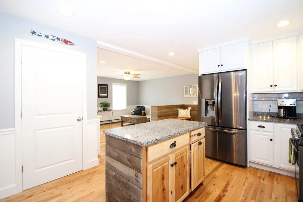 77 Mast Road Lee NH 03861