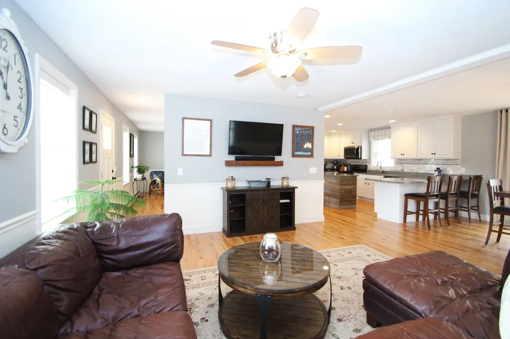 77 Mast Road Lee NH 03861