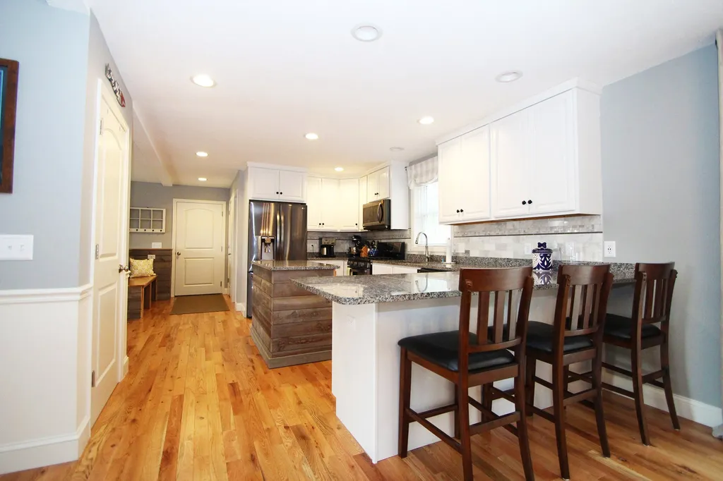 77 Mast Road Lee NH 03861