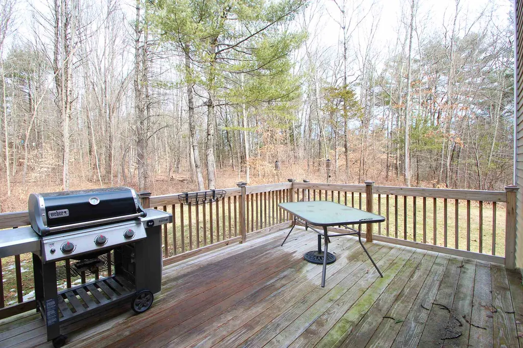 77 Mast Road Lee NH 03861