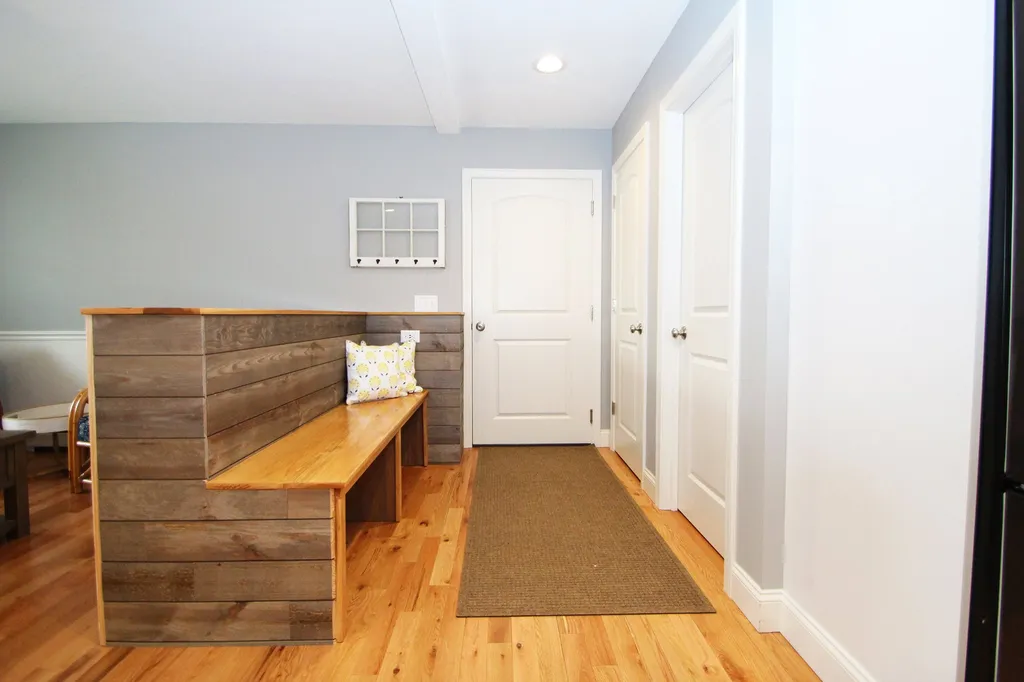77 Mast Road Lee NH 03861