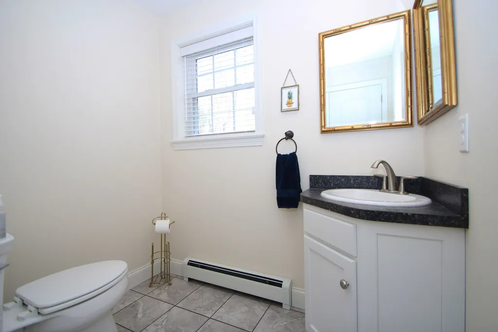 77 Mast Road Lee NH 03861