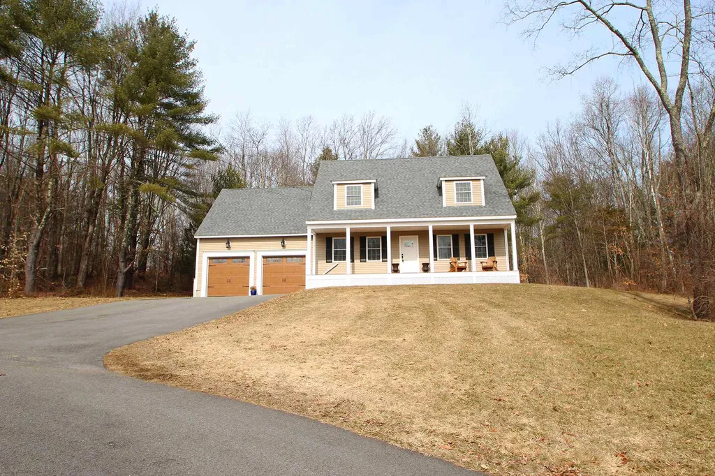 77 Mast Road Lee NH 03861