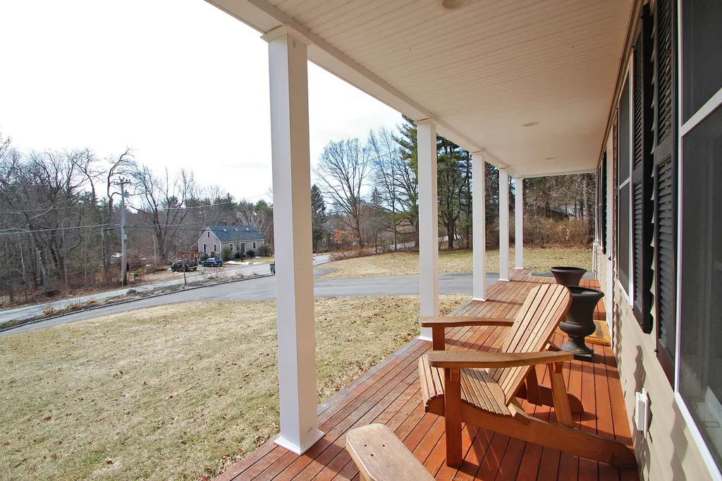 77 Mast Road Lee NH 03861