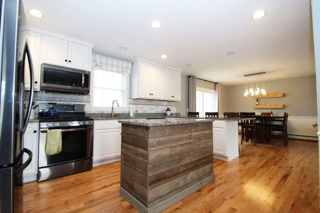 77 Mast Road Lee NH 03861