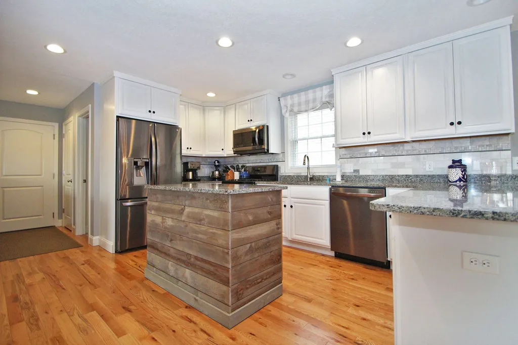 77 Mast Road Lee NH 03861