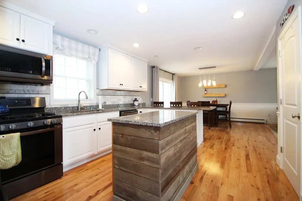 77 Mast Road Lee NH 03861