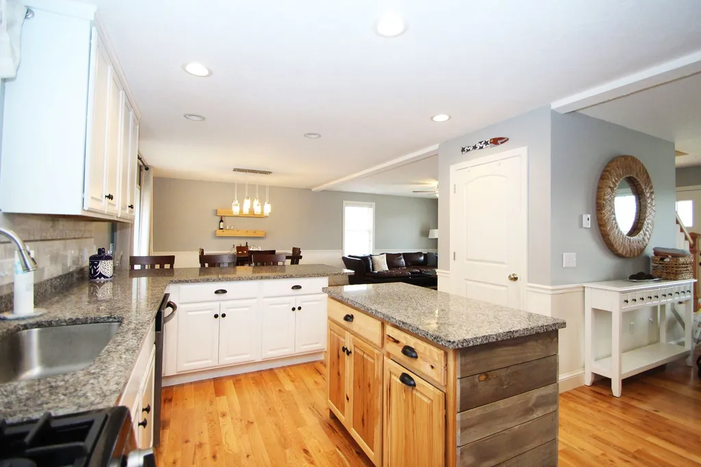 77 Mast Road Lee NH 03861