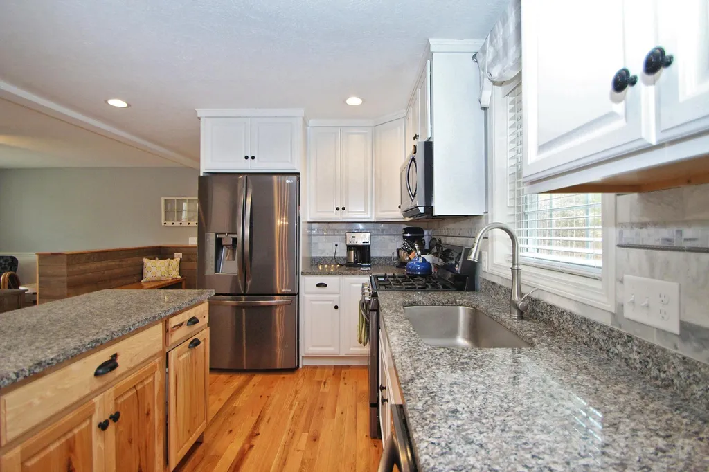 77 Mast Road Lee NH 03861