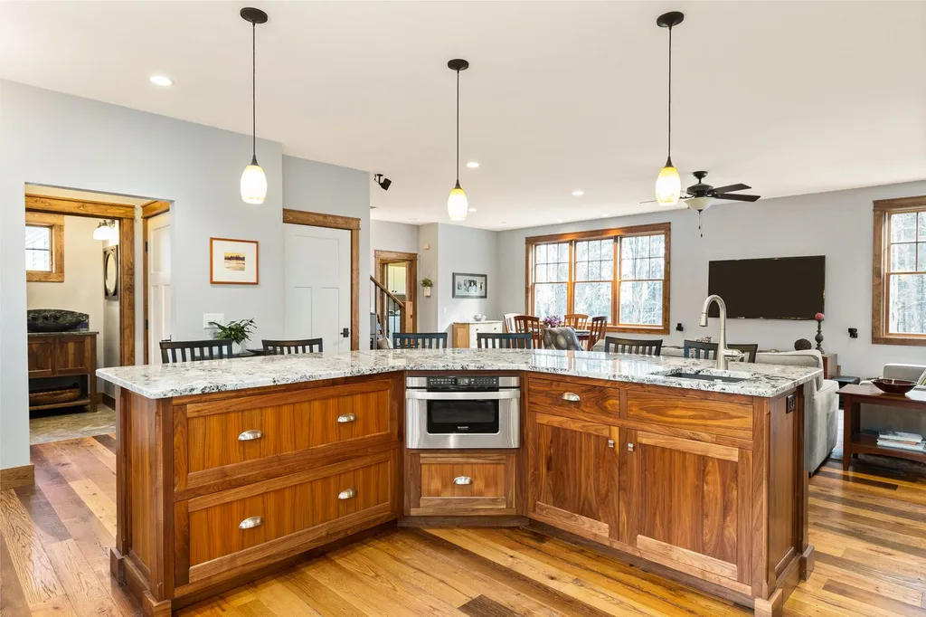 44 Captains Way Exeter NH 03833