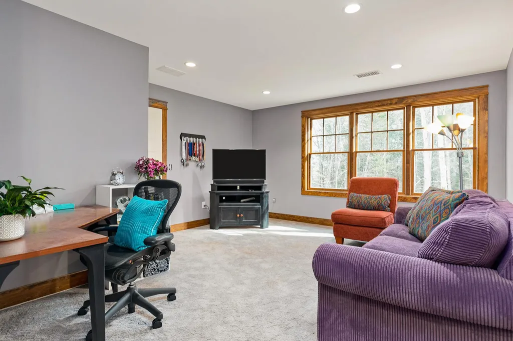 44 Captains Way Exeter NH 03833